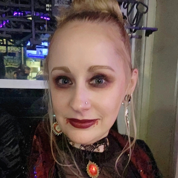 Meet your Posher, Angie - Picture 6 of 8